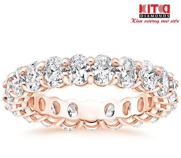 Nhẫn cầu hôn đính đá Kim Cương rực rỡ. Nguồn ảnh: Brilliantearth